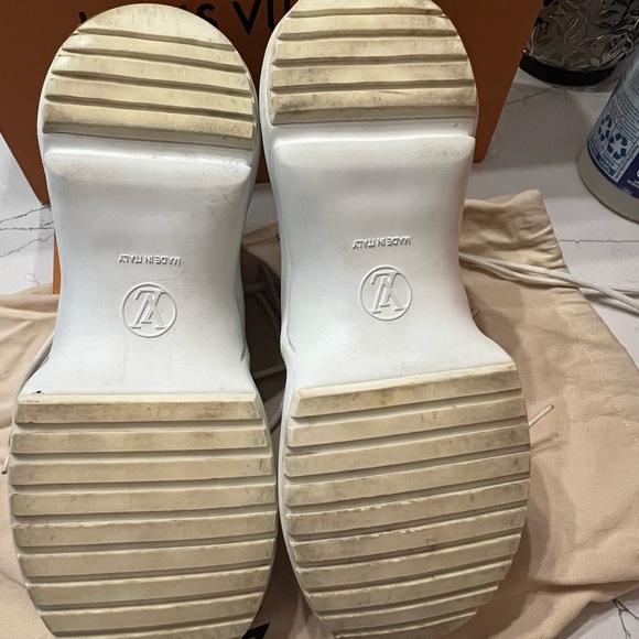 Louis Vuitton Women Archlight Trainer - Picture 2 of 11